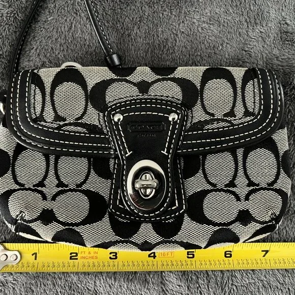 coach wristlet - Picture 6 of 7